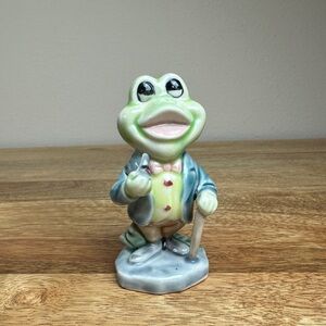 FATHER TUCK'S VINTAGE "FROGGY WOULD A WOOING GO" FIGURINE w/‎ CANE.